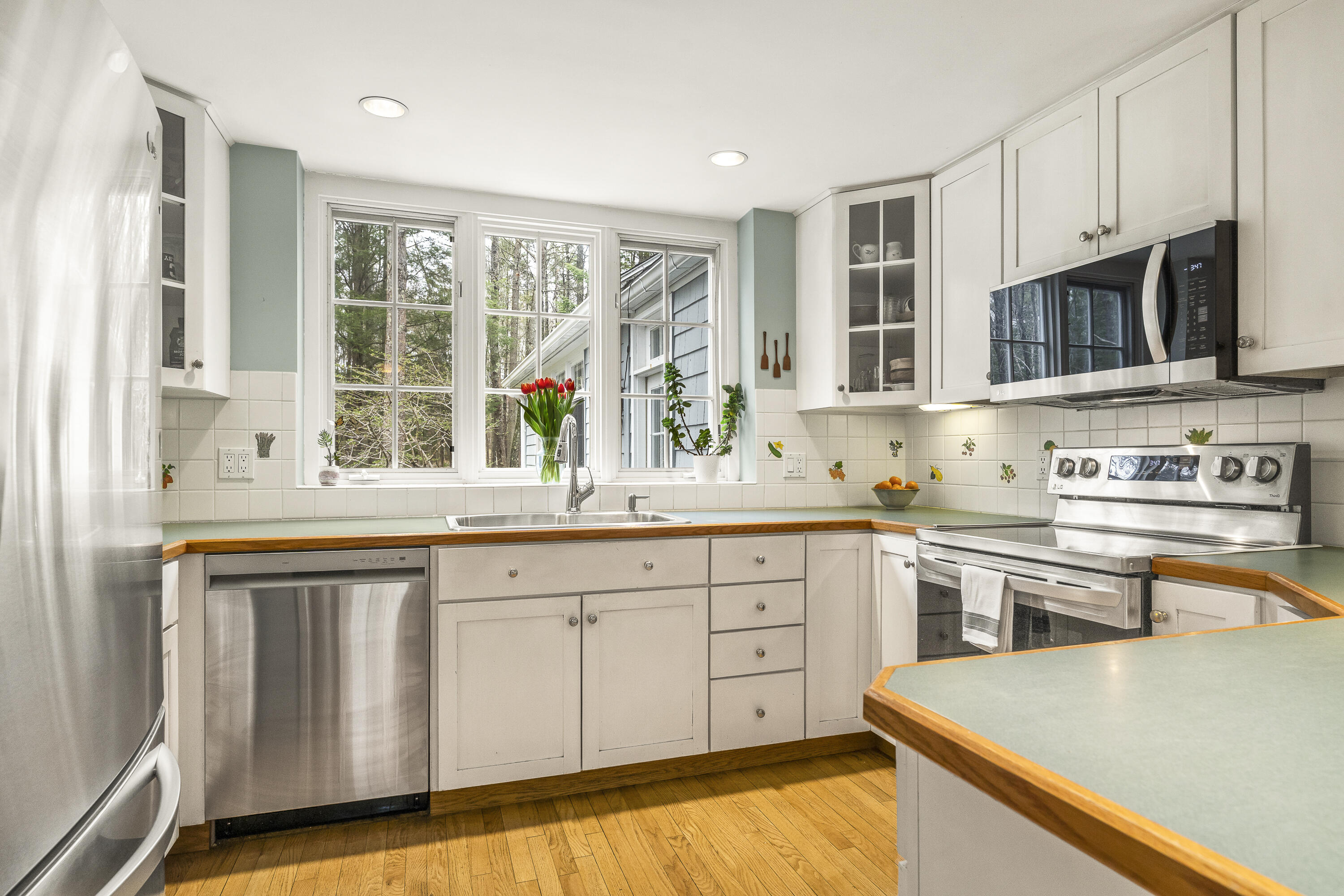 98 Harborview Drive