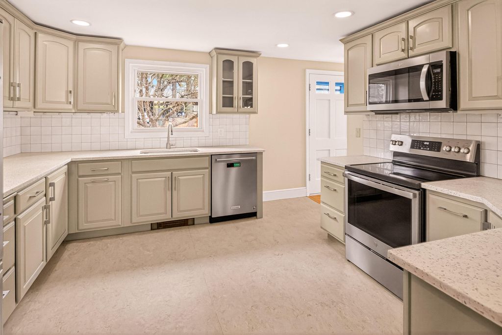 Photo of 517 Summit Street, Portland, ME 04103 (MLS # 1660141)
