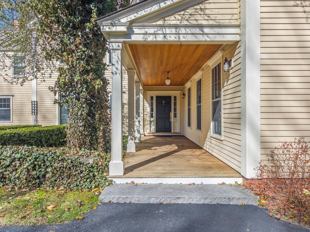 Photo of 127 Foreside Road, Falmouth, ME 04105 (MLS # 1660121)
