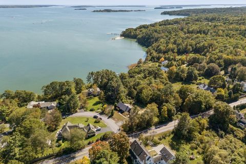 Photo of 1 Ledge Road, Cumberland, ME 04110 (MLS # 1639100)