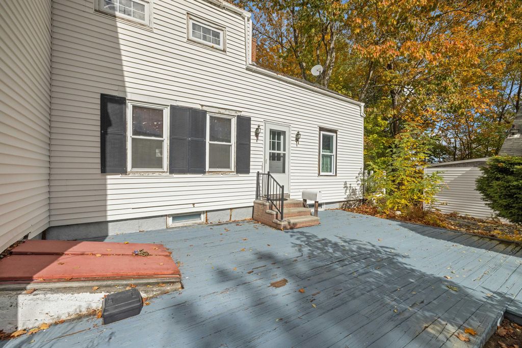 Photo of 140 Pleasant Street, Richmond, ME 04357 (MLS # 1641611)