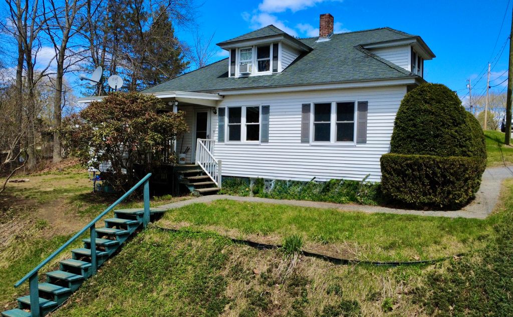 Photo of 7 Bennett Avenue, Auburn, ME 04210 (MLS # 1660654)
