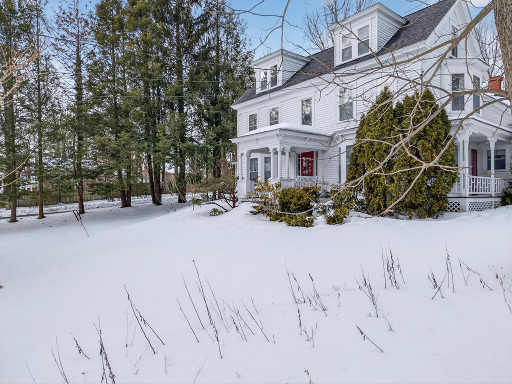 Photo of 4 Trefethen Avenue, Kittery, ME 03904 (MLS # 1652514)