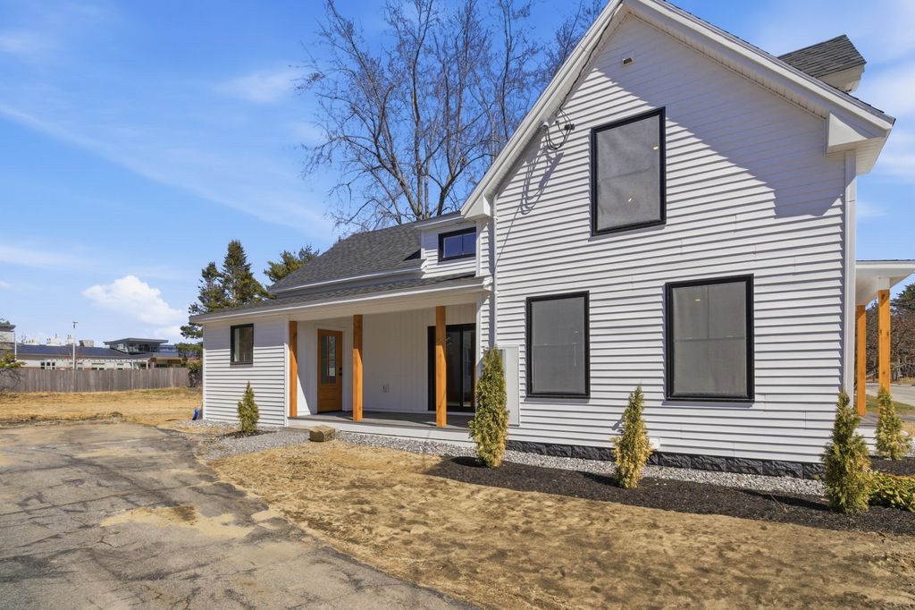 Photo of 67 Jordan Avenue, Brunswick, ME 04011 (MLS # 1655893)