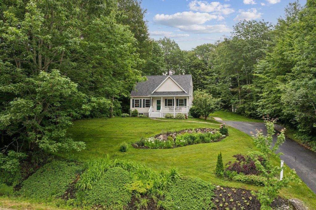 Photo of 15 Graystone Road, Gray, ME 04039 (MLS # 1627994)
