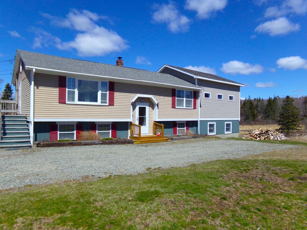 Photo of 112 Hillcrest Drive, Winter Harbor, ME 04693 (MLS # 1660080)