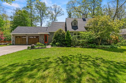 Photo of 50 Oakhurst Road, Cape Elizabeth, ME 04107 (MLS # 1663220)