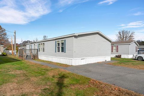 Photo of 13 Young Avenue, Brunswick, ME 04011 (MLS # 1642423)