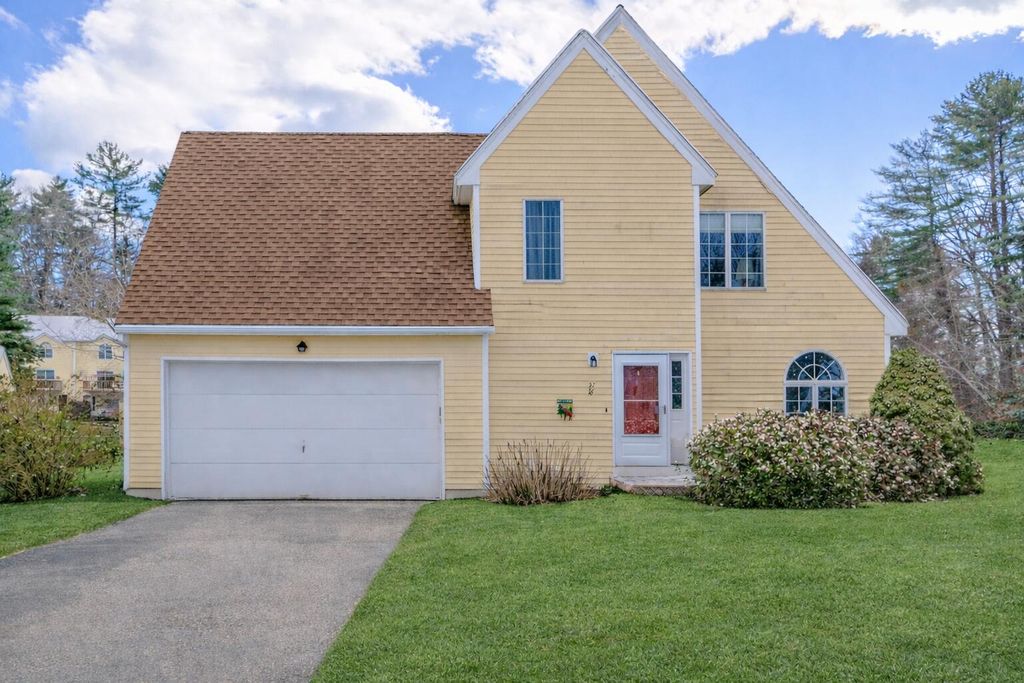 Photo of 21 Daffodil Court #16, Naples, ME 04055 (MLS # 1657061)