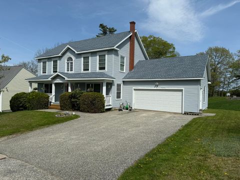 Photo of 13 Oakwood Drive, South Portland, ME 04106 (MLS # 1652575)