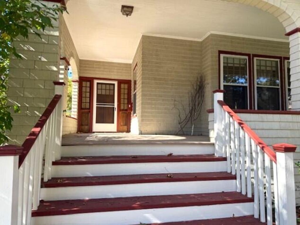 Photo of 10 West Street, Waterville, ME 04901 (MLS # 1640361)