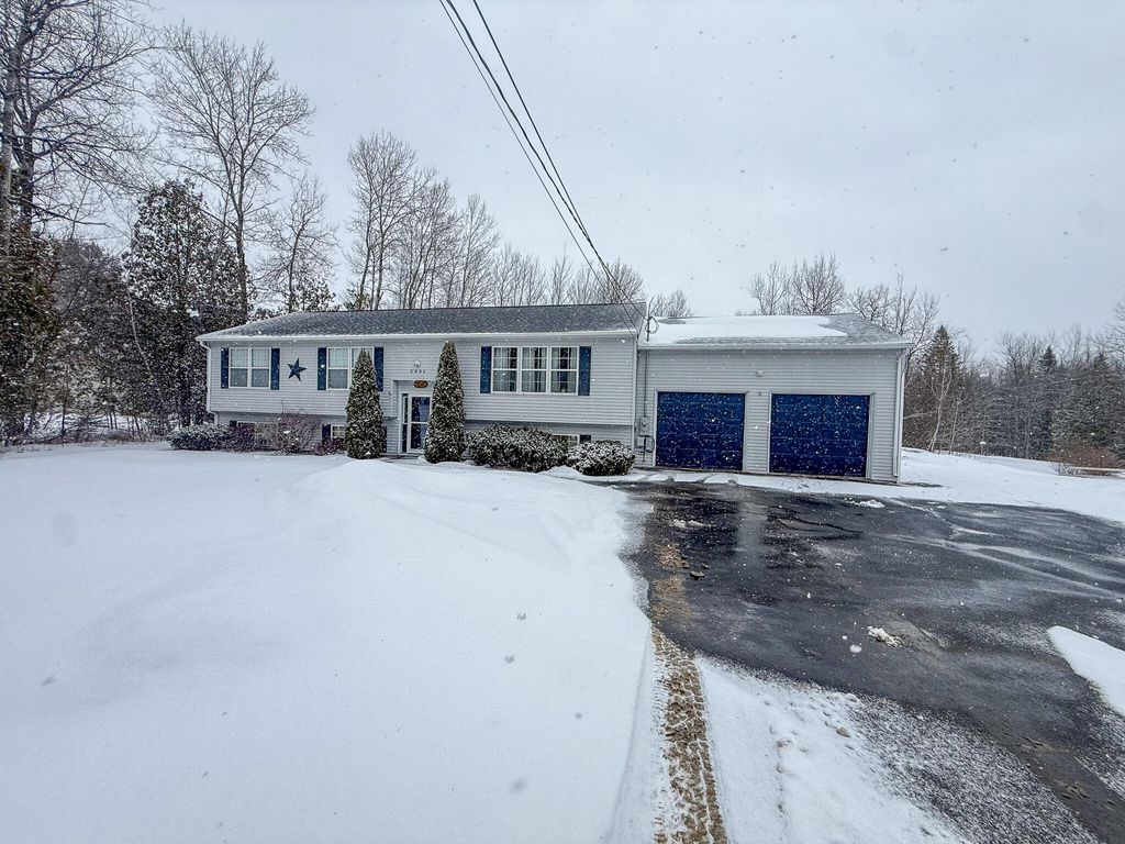 Photo of 2094 Glenwood Avenue, Hermon, ME 04401 (MLS # 1652977)