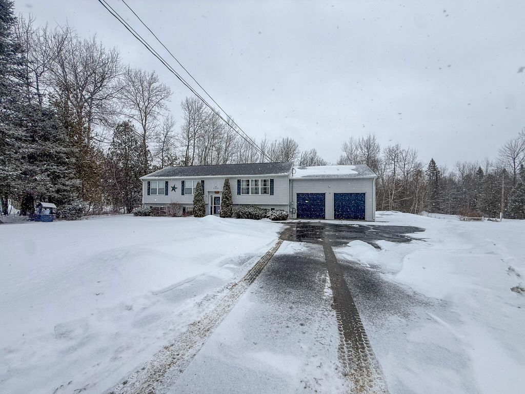 Photo of 2094 Glenwood Avenue, Hermon, ME 04401 (MLS # 1652977)
