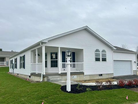 Photo of 4 Searsport Drive, Berwick, ME 03901 (MLS # 1656365)