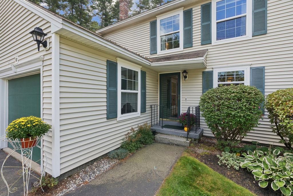 Photo of 18 Greenwich Way #38, Kennebunk, ME 04043 (MLS # 1638477)