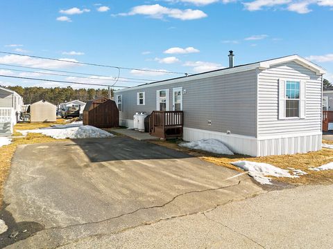 Photo of 28 Lynch Street, Brunswick, ME 04011 (MLS # 1654100)