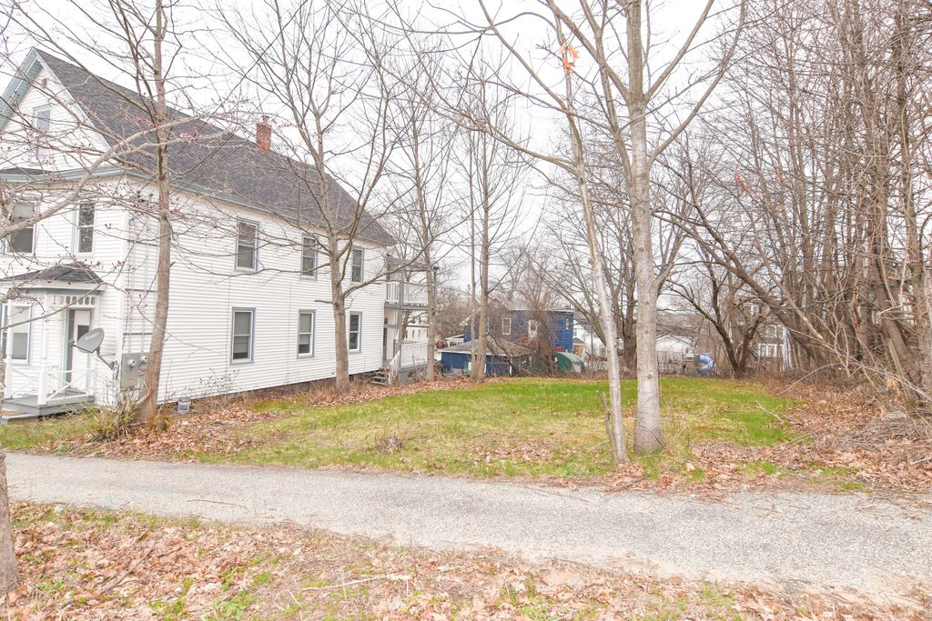 Photo of 86 Fourth Street, Auburn, ME 04210 (MLS # 1658934)