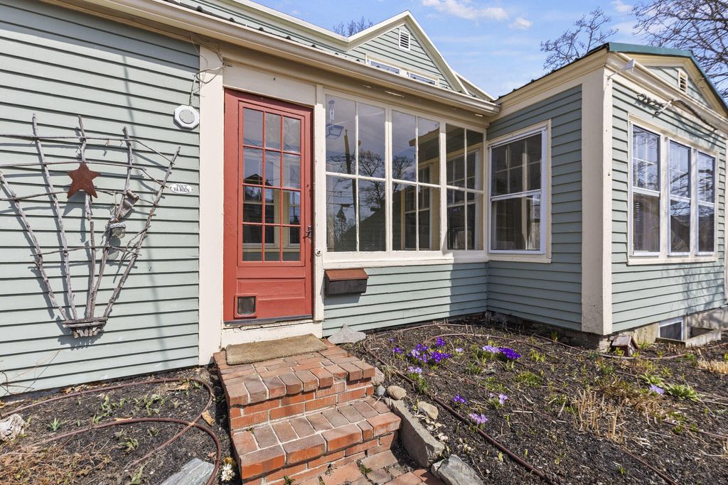 Photo of 124 Ocean Avenue, Portland, ME 04103 (MLS # 1653435)