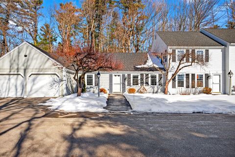 Photo of 45 Colonial Village #45, Falmouth, ME 04105 (MLS # 1652322)
