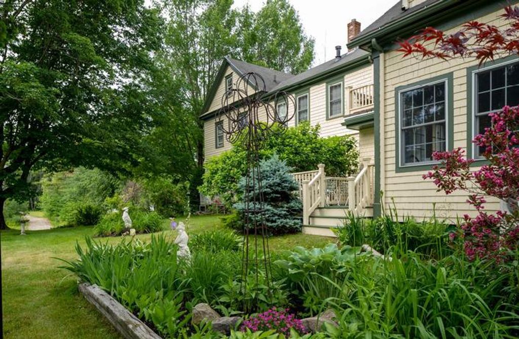 Photo of 15 Locke Street, Kennebunkport, ME 04046 (MLS # 1658862)