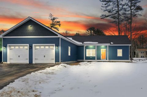 Photo of 19 Forest Glen Lane, Topsham, ME 04086 (MLS # 1649488)