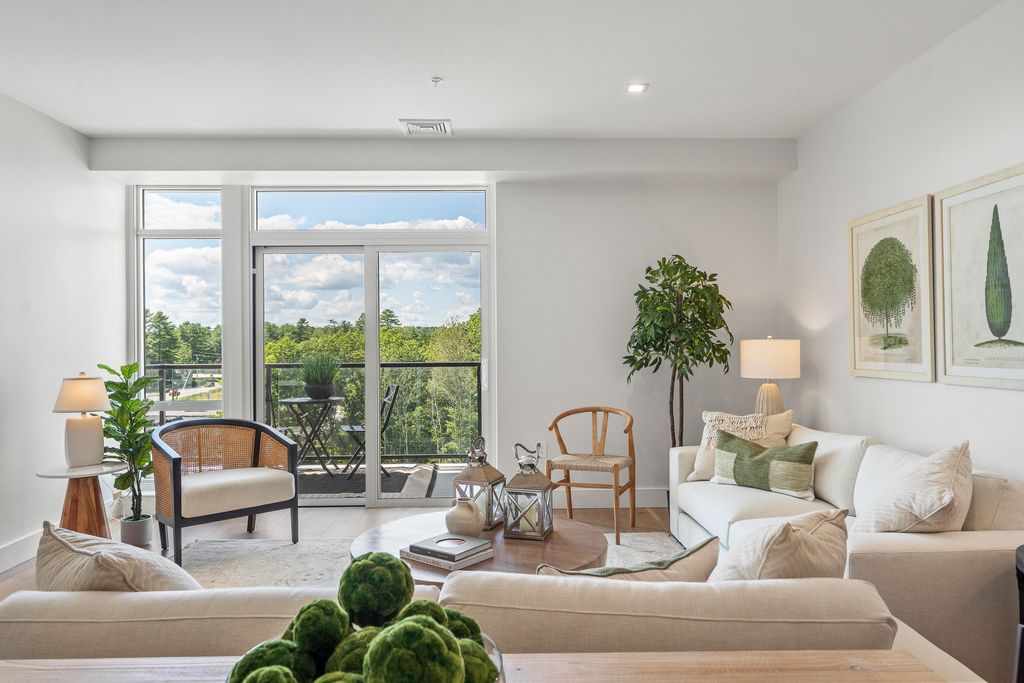 Photo of 267 US Route 1 #308, Falmouth, ME 04105 (MLS # 1643043)