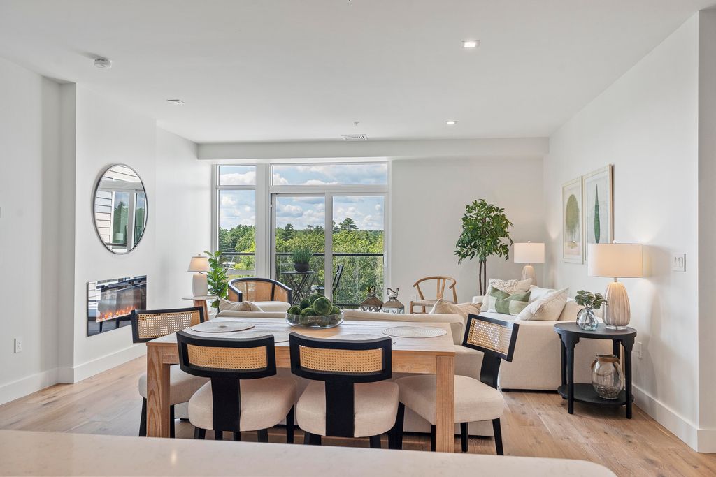 Photo of 267 US Route 1 #308, Falmouth, ME 04105 (MLS # 1643043)