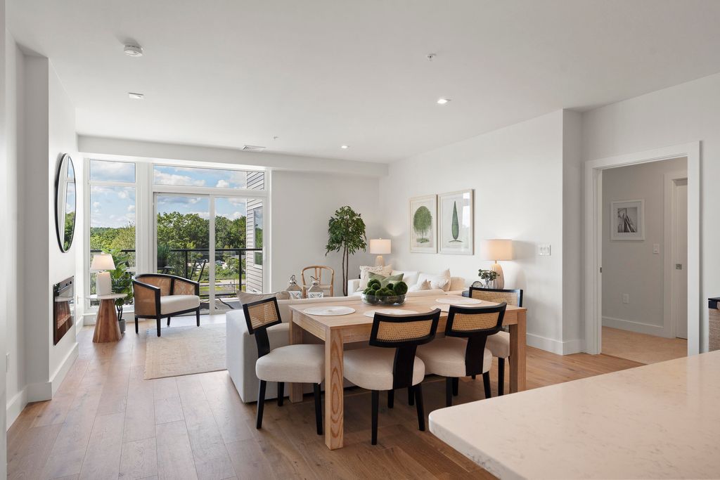 Photo of 267 US Route 1 #308, Falmouth, ME 04105 (MLS # 1643043)