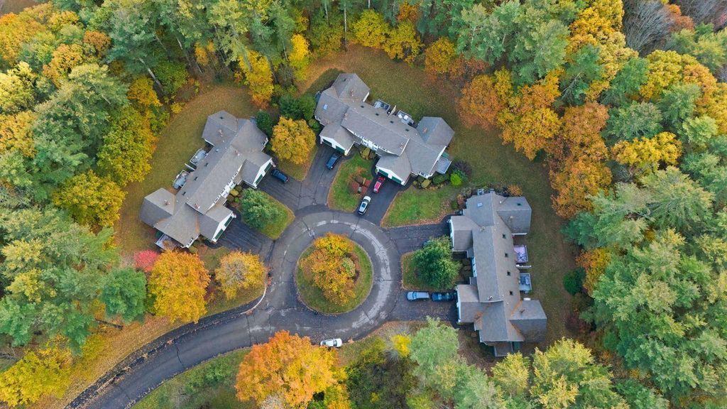 Photo of 11 Greenwich Way #43, Kennebunk, ME 04043 (MLS # 1641719)