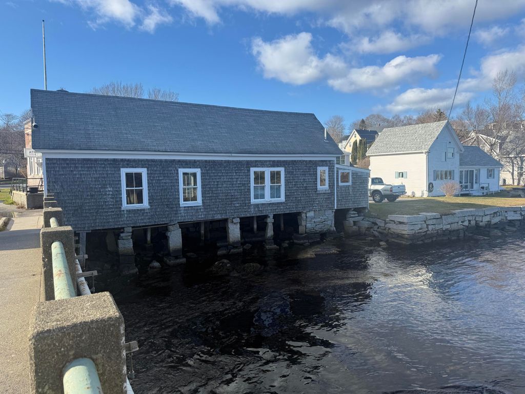 Photo of 10 W Main Street, Vinalhaven, ME 04863 (MLS # 1649125)