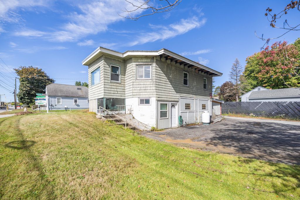 Photo of 863 Minot Avenue, Auburn, ME 04210 (MLS # 1639233)
