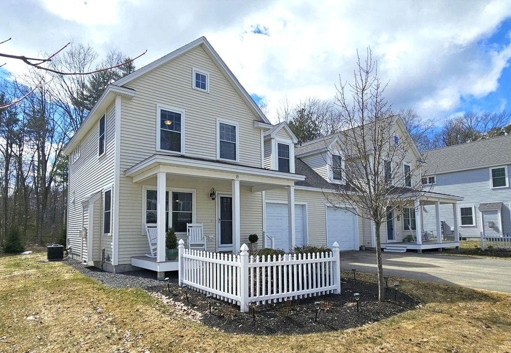 Photo of 15 Webhannet Place #10, Kennebunk, ME 04043 (MLS # 1655423)