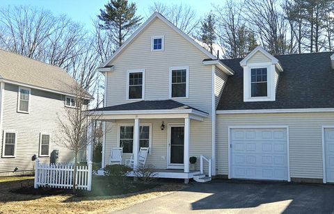 Photo of 15 Webhannet Place #10, Kennebunk, ME 04043 (MLS # 1655423)