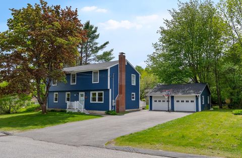 Photo of 19 Hamlin Road, Falmouth, ME 04105 (MLS # 1663525)