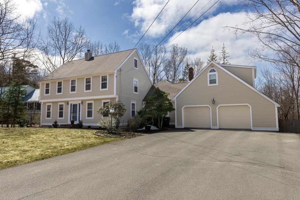 Photo of 39 Woodland Drive, Bangor, ME 04401 (MLS # 1656674)