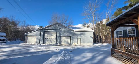 Photo of 10 E Oxford Road, Oxford, ME 04270 (MLS # 1646446)