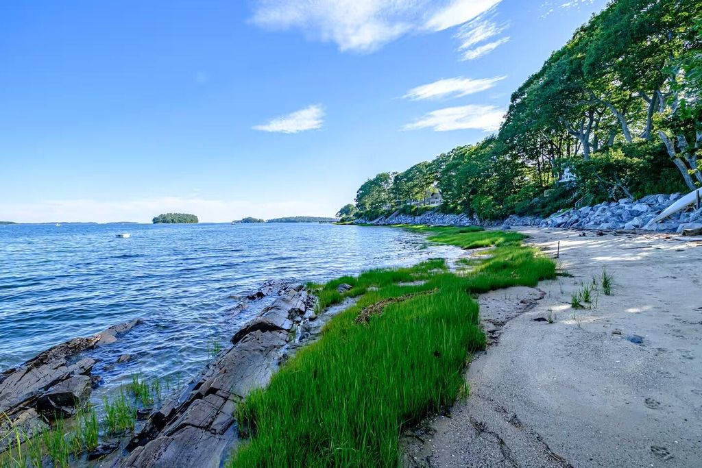 Photo of 70 Maquoit Drive, Freeport, ME 04032 (MLS # 1652979)