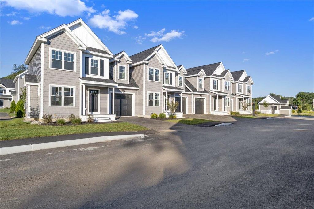 Photo of 25 Regency Circle #1, Kittery, ME 03904 (MLS # 1653935)