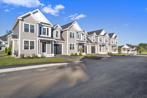 Photo of 25 Regency Circle #1, Kittery, ME 03904 (MLS # 1653935)
