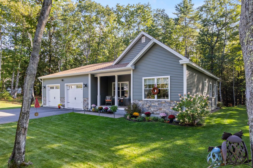 Photo of 55 Somerset Place, Topsham, ME 04086 (MLS # 1639216)