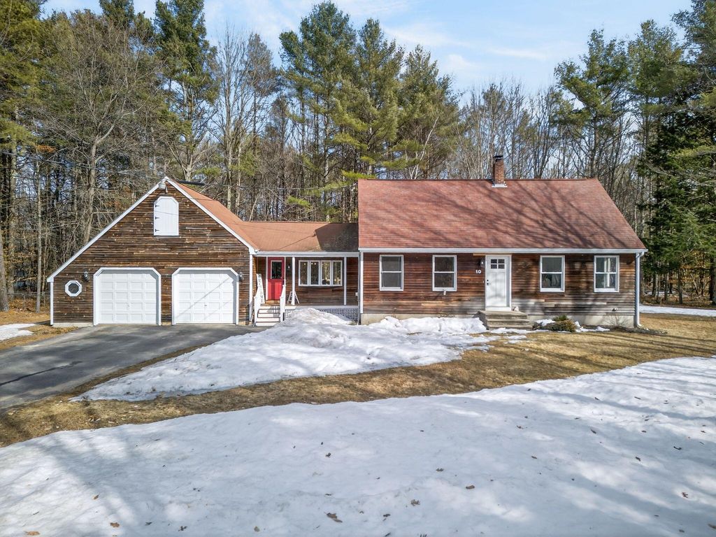 Photo of 10 Deerfield Circle, Standish, ME 04084 (MLS # 1654764)