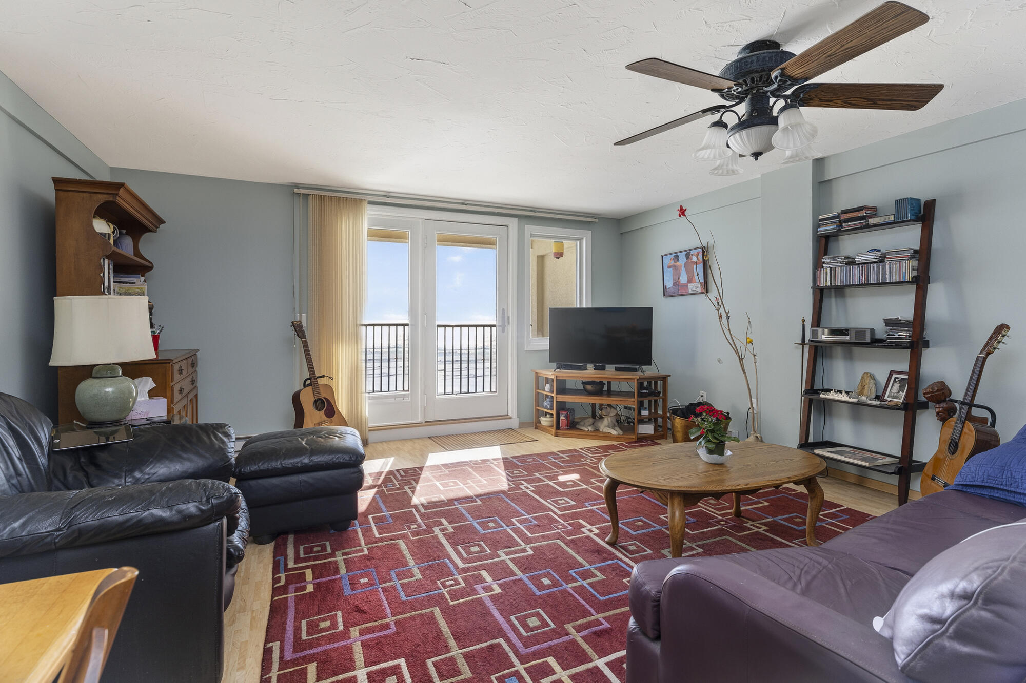 191 E Grand Avenue 203