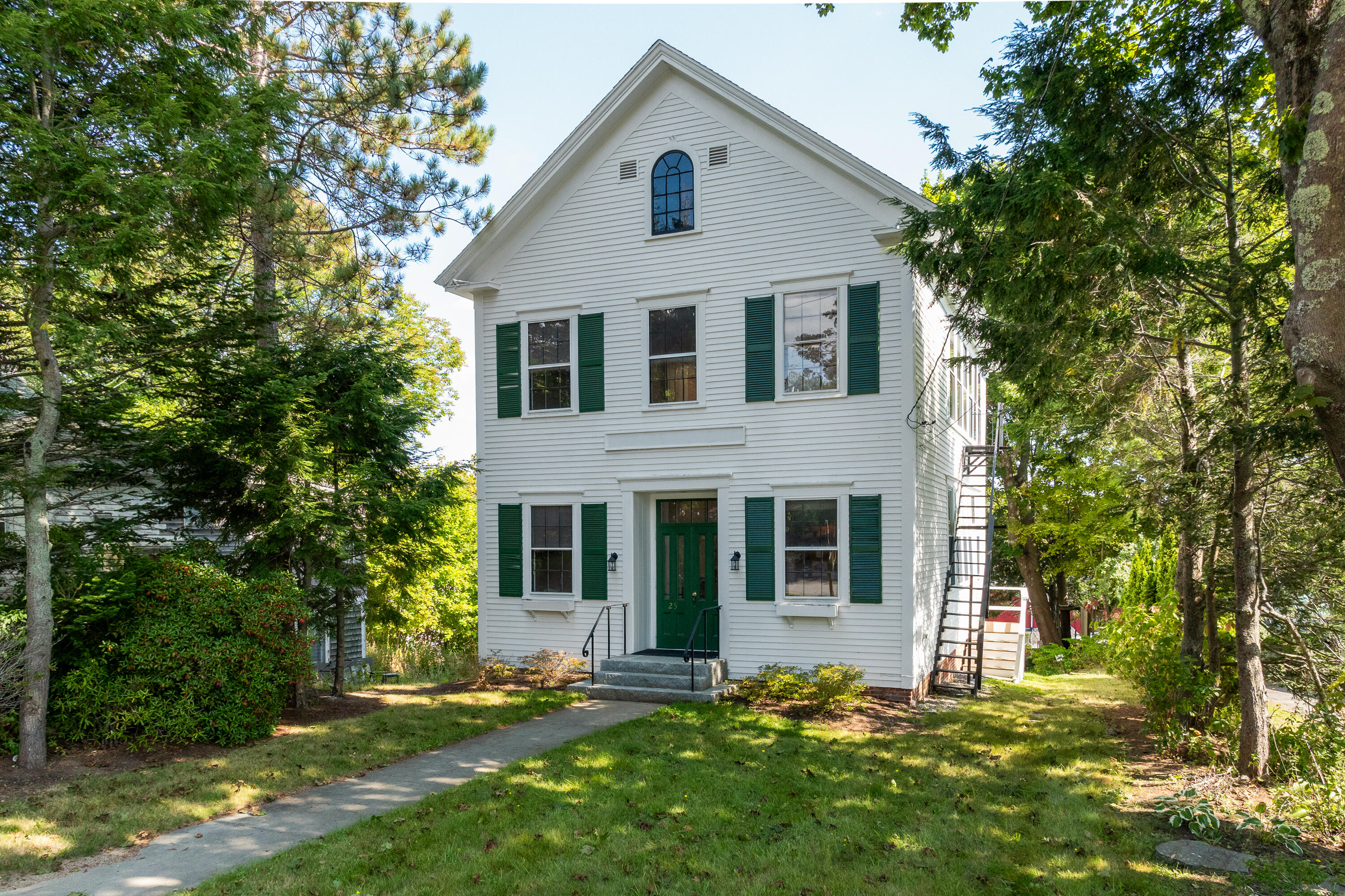 25 Oak Street