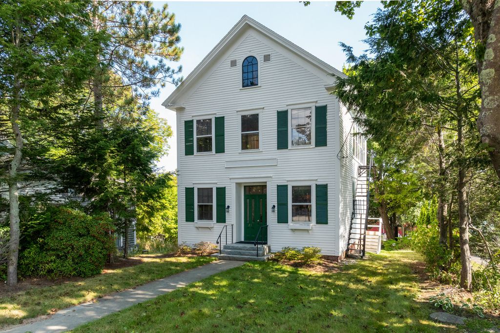 Photo of 25 Oak Street, Boothbay Harbor, ME 04538 (MLS # 1645874)