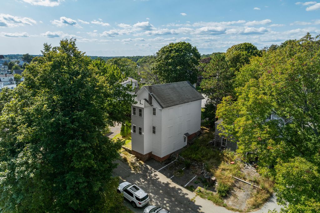 Photo of 25 Oak Street, Boothbay Harbor, ME 04538 (MLS # 1645874)