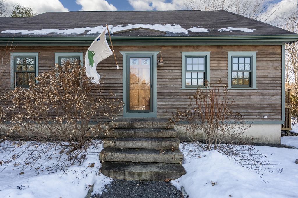 Photo of 45 Beech Hill Road, Freeport, ME 04032 (MLS # 1650733)