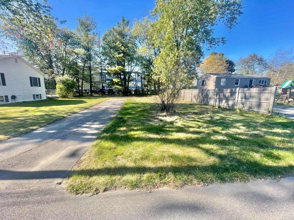 Photo of 17 b Peary Terrace, South Portland, ME 04106 (MLS # 1639649)