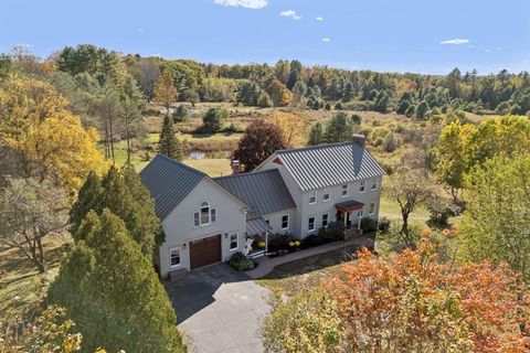 Photo of 1 Fawn Meadow Lane, Freeport, ME 04032 (MLS # 1640745)