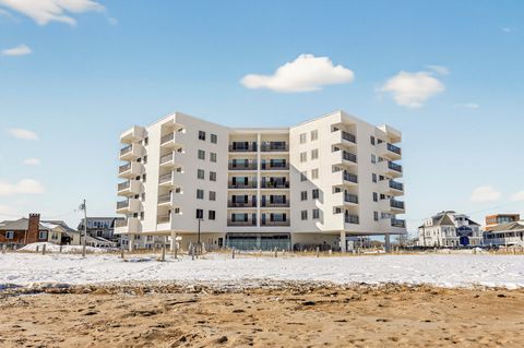 Photo of 1 Cleaves Street #304, Old Orchard Beach, ME 04064 (MLS # 1651569)
