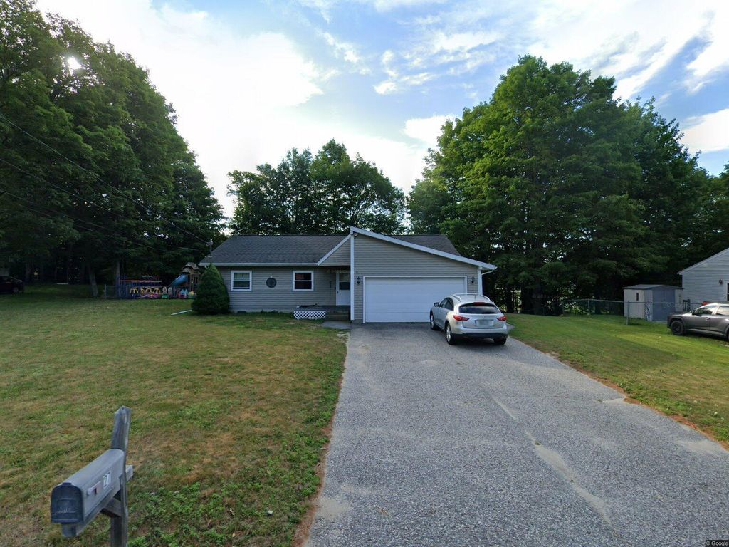 Photo of 27 Mitchell Street, Lewiston, ME 04240 (MLS # 1643240)